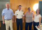 Gruppenfoto von Walter Kral (stellvertretender Fachbereichsleiter), Ingbert Hoffmann (Präsident), Jacqueline Wodrich (Studierende), Yvonne Uhl (Hochschullehrerin).