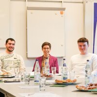 Viele Themen, viele Erkenntnisse: Präsidentin Birgit Hensger trifft die Studierendenvertretung der HföD in der Münchner Zentralverwaltung